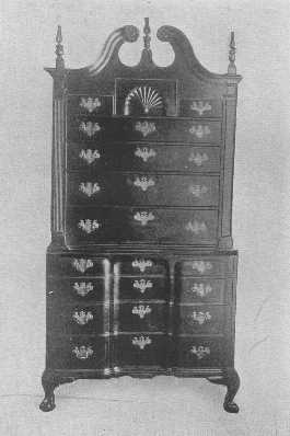 A very rare block-front chest of drawers with the
original brasses.